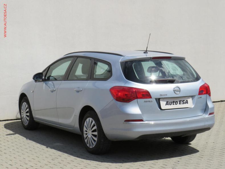 Opel Astra - hlavní fotka