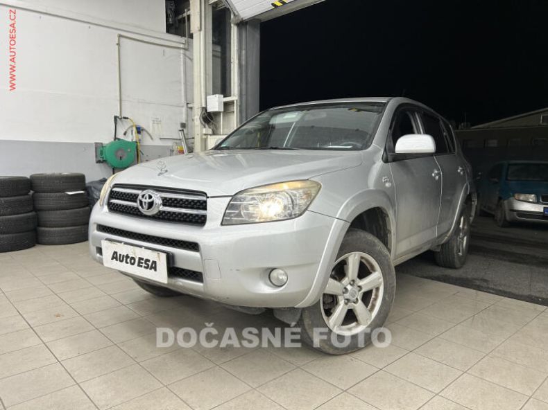 Toyota RAV 4 - hlavní foto