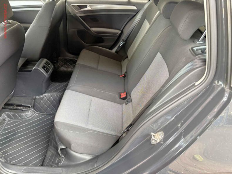 Volkswagen Golf - hlavní fotka