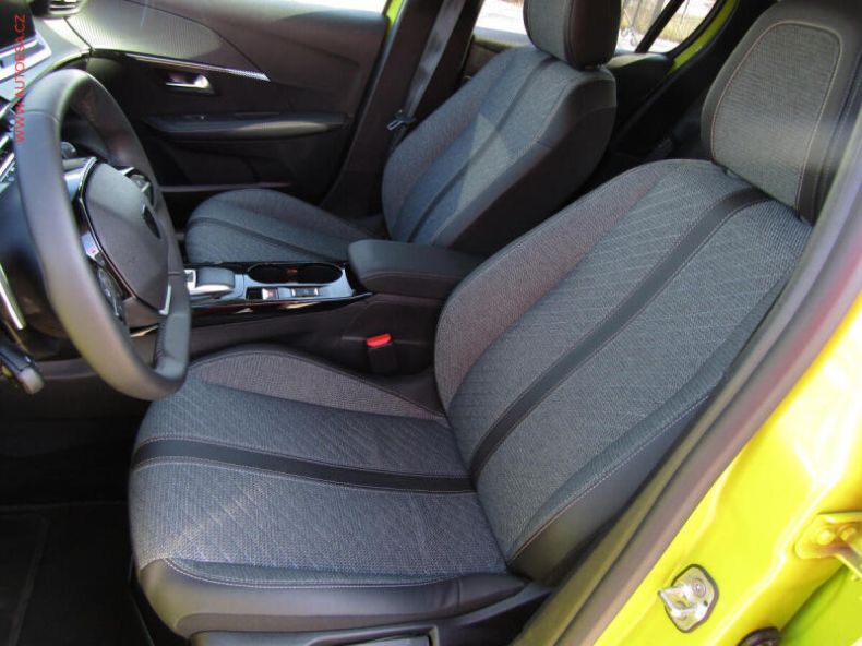 Peugeot 208 - hlavní fotka