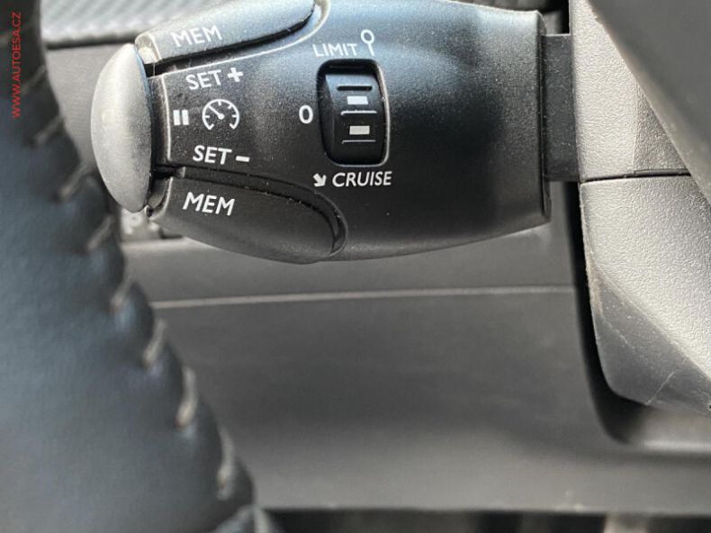 Peugeot 208 - hlavní fotka