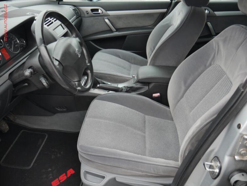 Peugeot 407 - hlavní fotka