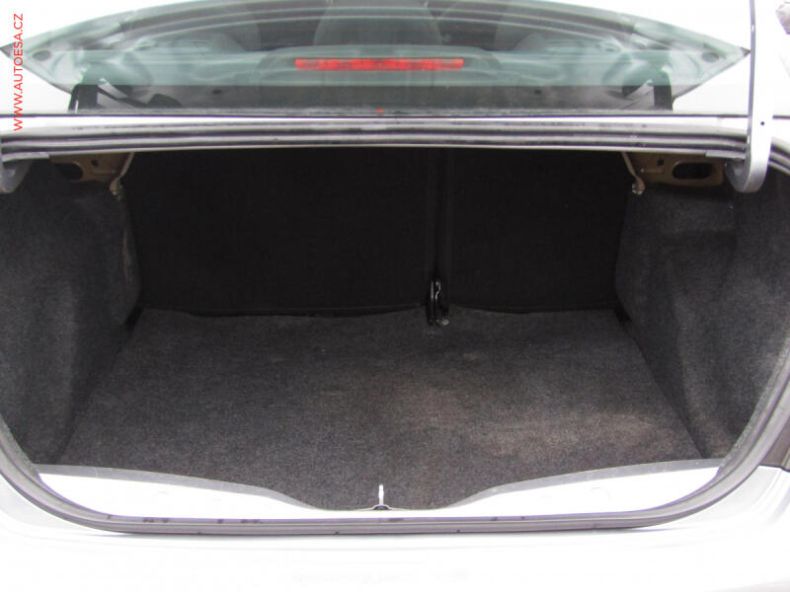 Peugeot 301 - hlavní fotka