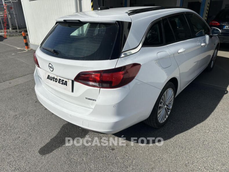 Opel Astra - hlavní fotka