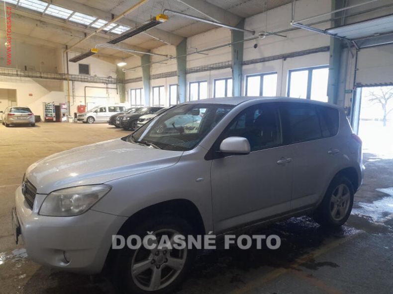 Toyota RAV 4 - hlavní foto