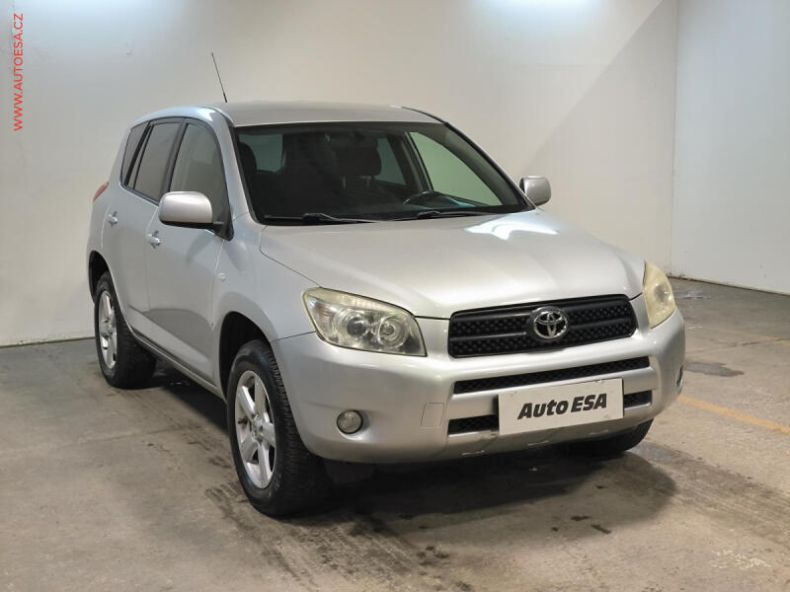 Toyota RAV 4 - hlavní foto