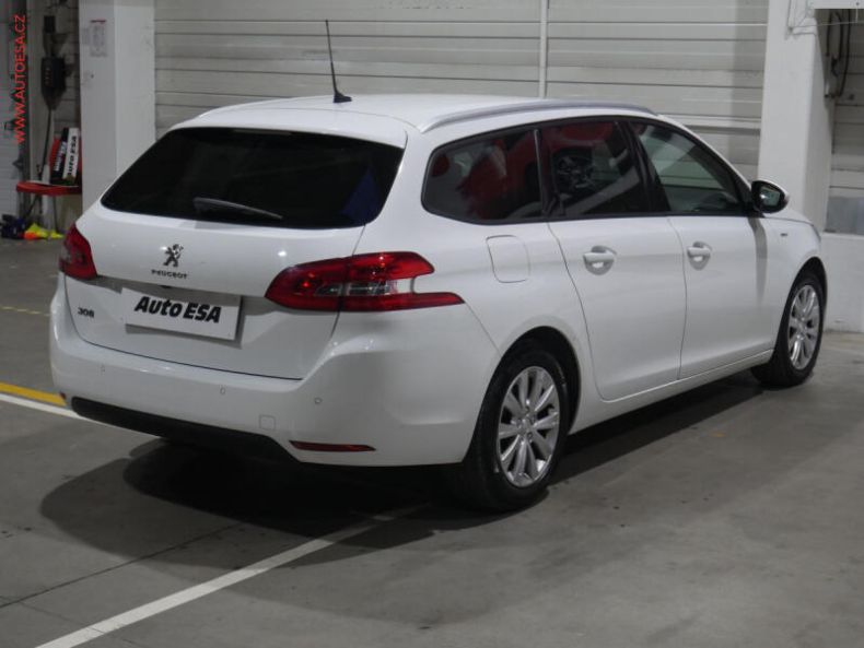 Peugeot 308 - hlavní fotka
