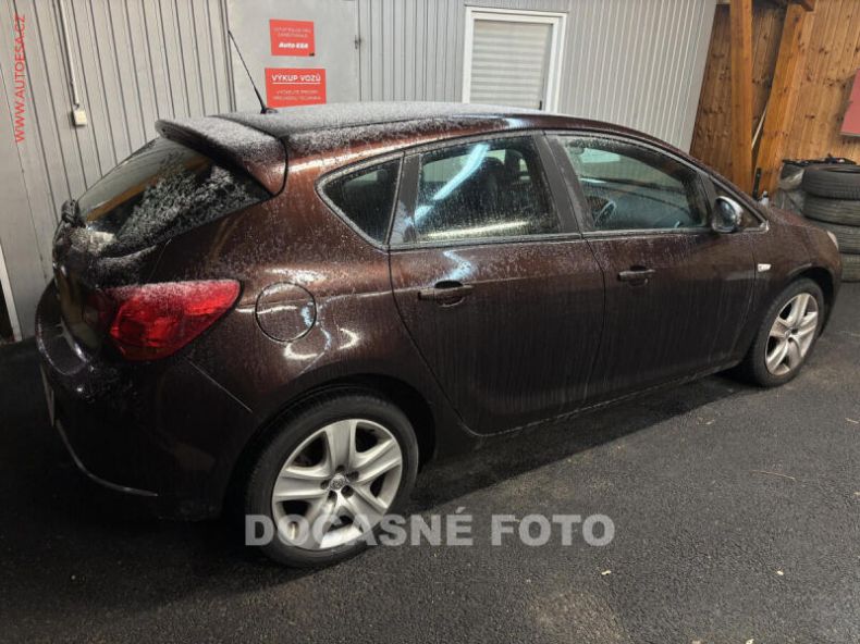 Opel Astra - hlavní fotka