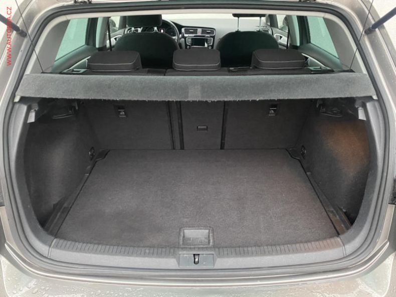 Volkswagen Golf - hlavní fotka