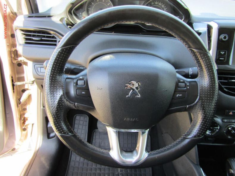 Peugeot 208 - hlavní fotka