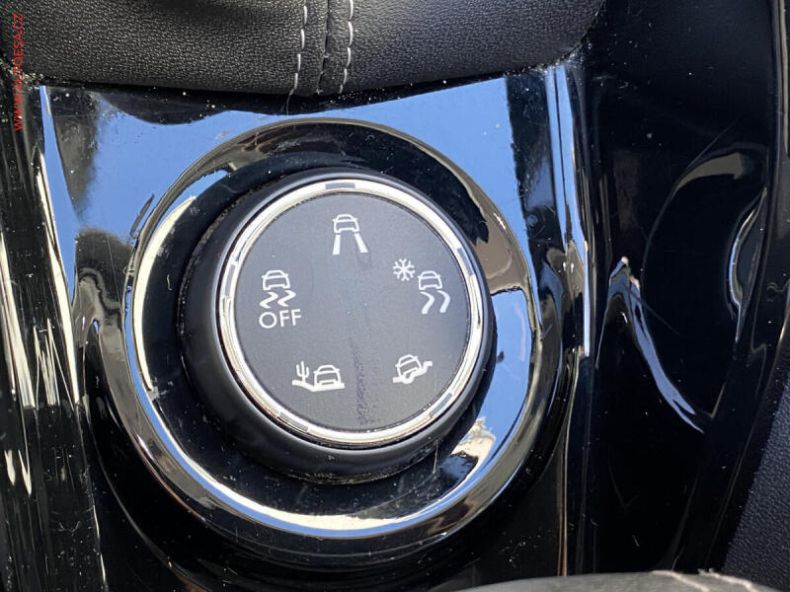 Peugeot 2008 - hlavní fotka