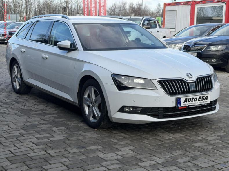 Škoda Superb - hlavní foto