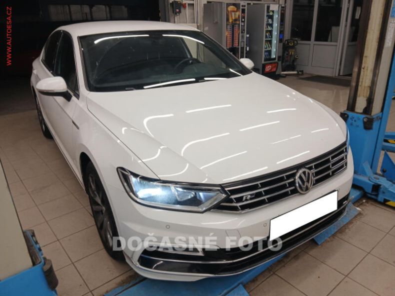 Volkswagen Passat - hlavní fotka inzerátu