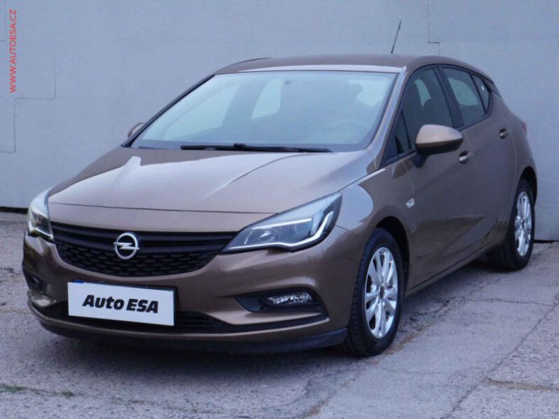 Opel Astra - hlavní fotka