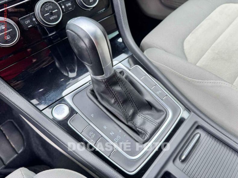 Volkswagen Golf - hlavní fotka