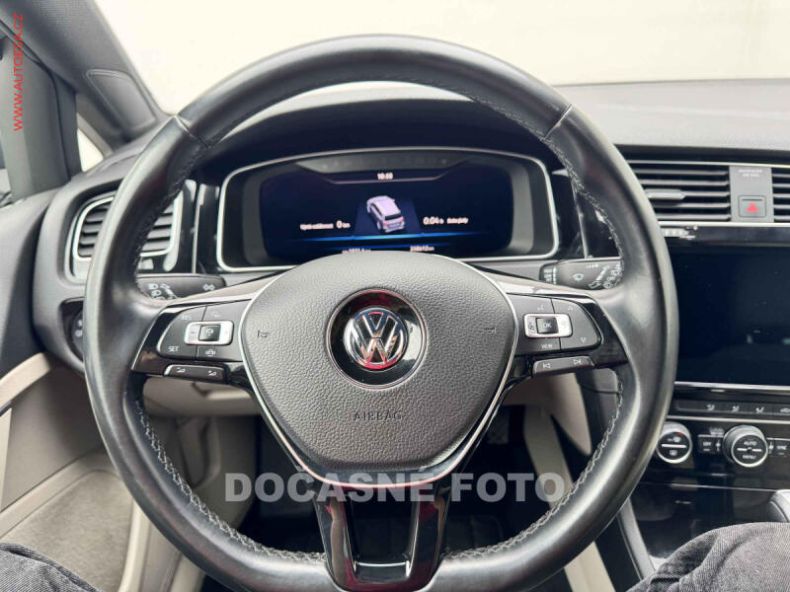Volkswagen Golf - hlavní fotka
