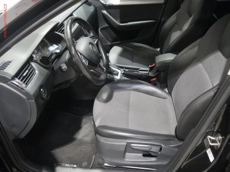 Škoda Octavia - hlavní fotka