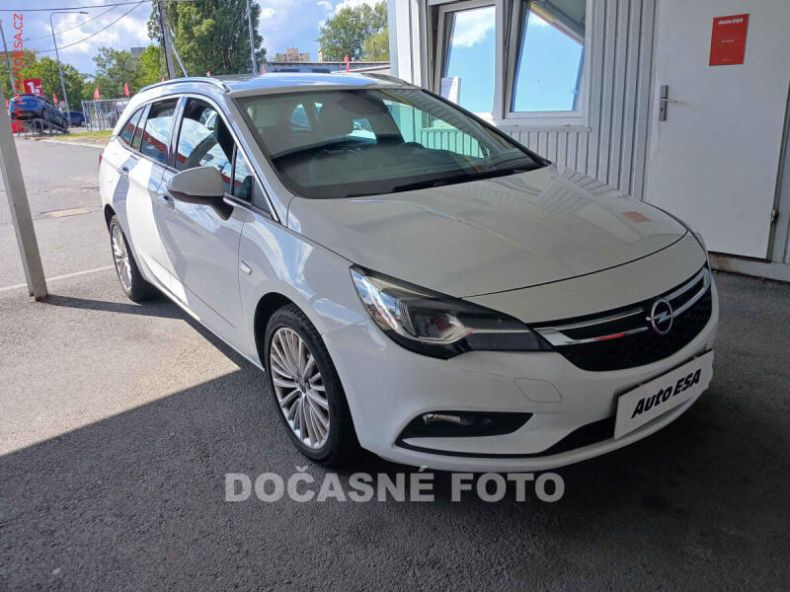 Opel Astra - hlavní foto