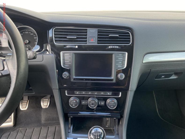 Volkswagen Golf - hlavní fotka