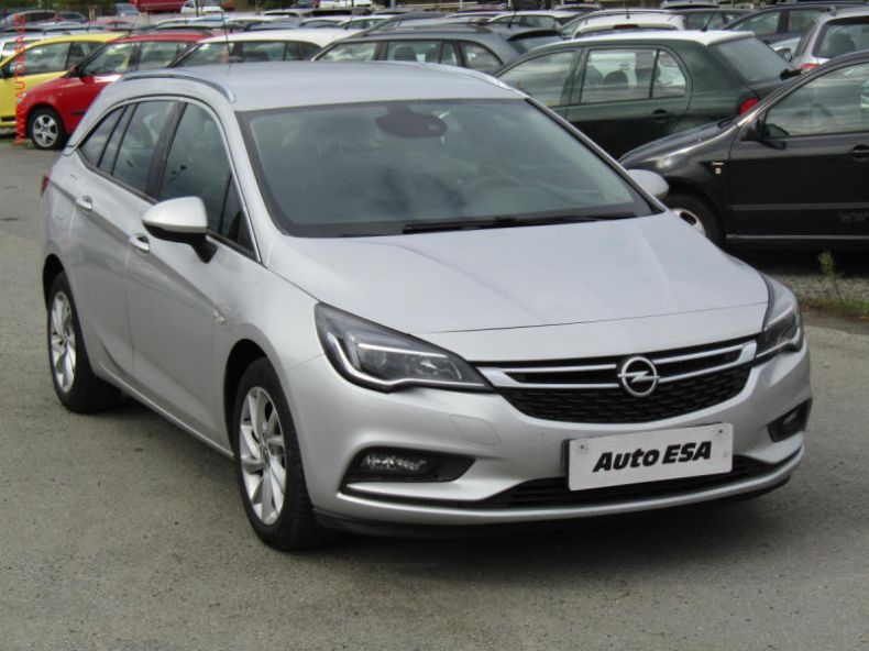 Opel Astra - hlavní foto