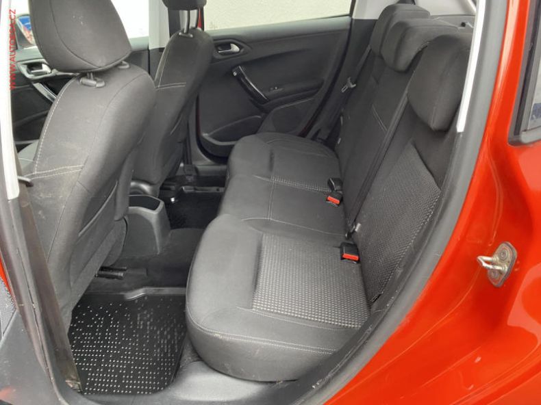 Peugeot 208 - hlavní fotka