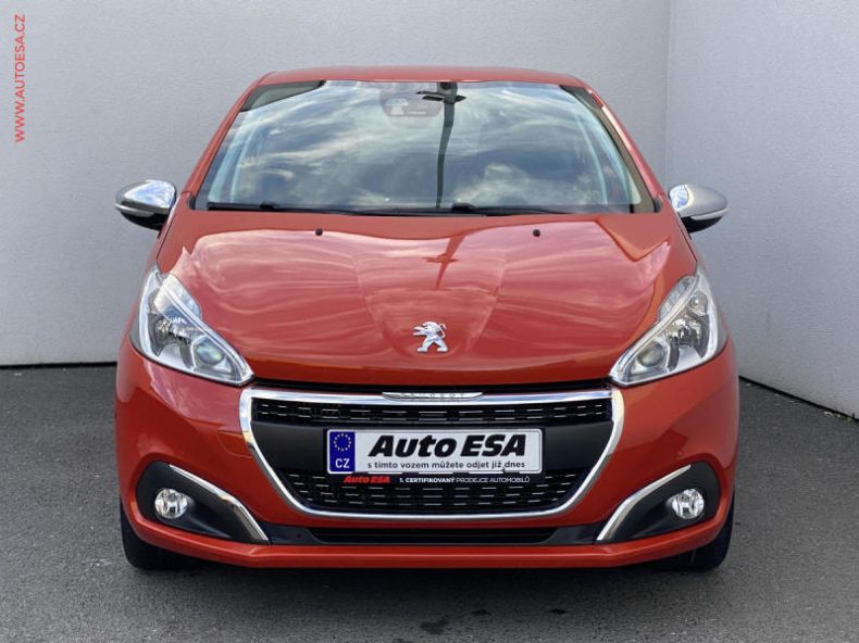 Peugeot 208 - hlavní fotka