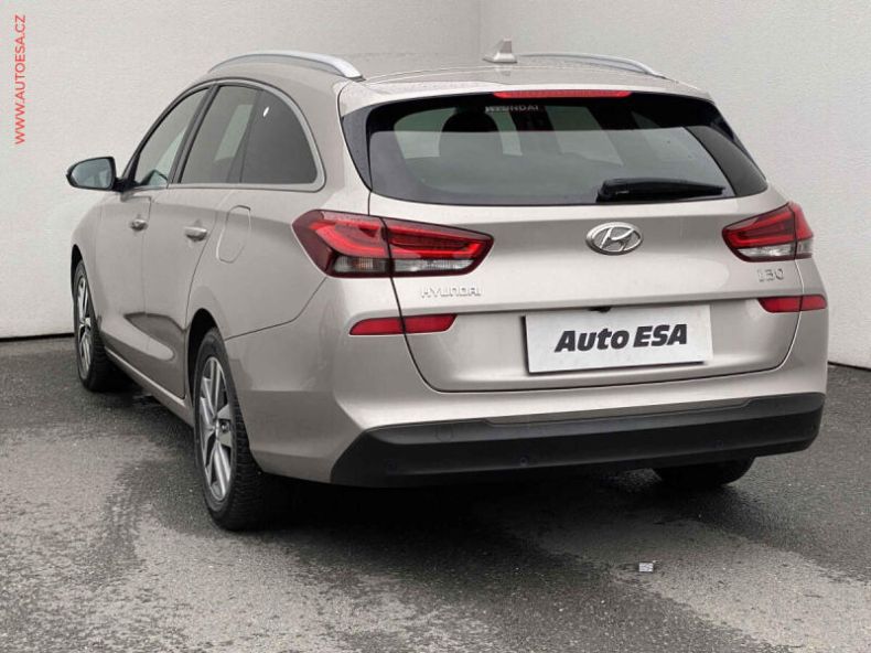 Hyundai i30 - hlavní fotka