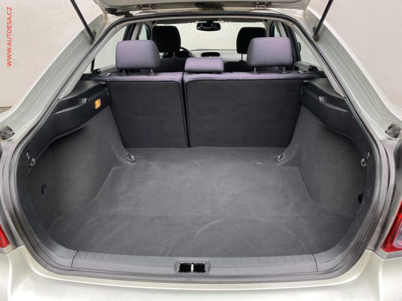 Toyota Avensis - hlavní fotka