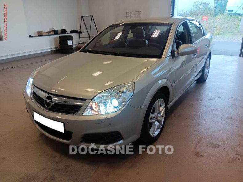 Opel Vectra - hlavní fotka