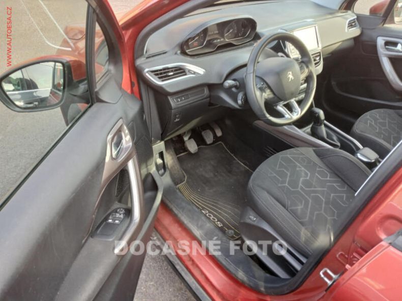 Peugeot 2008 - hlavní fotka