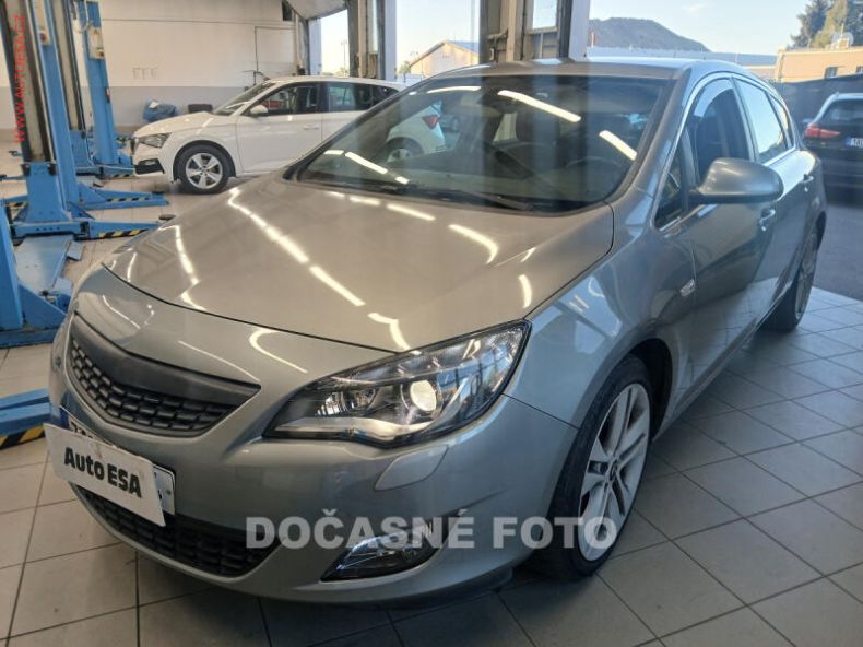 Opel Astra - hlavní foto