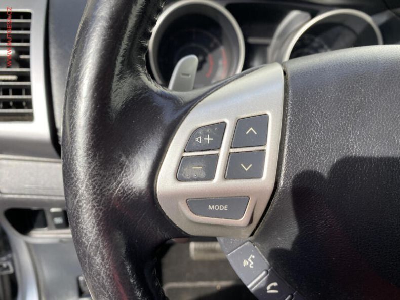 Mitsubishi Outlander - hlavní fotka