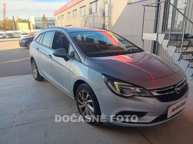 Opel Astra - hlavní fotka inzerátu