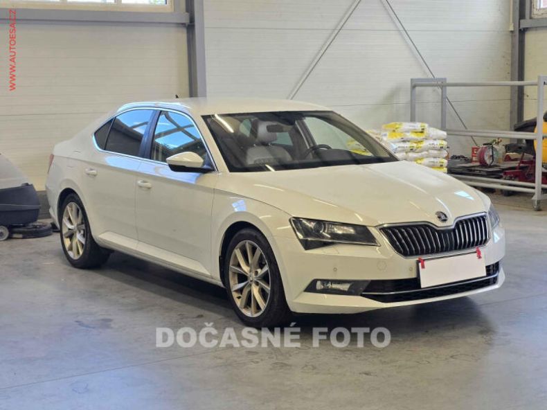 Škoda Superb - hlavní foto