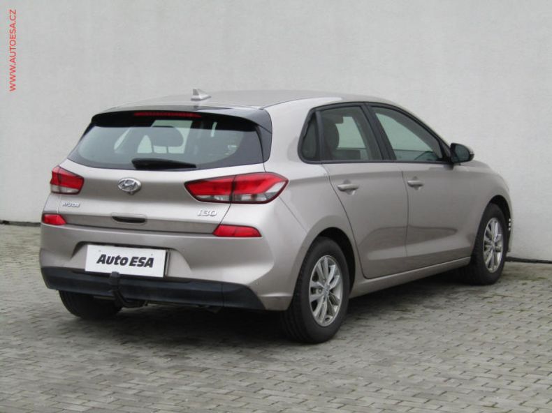 Hyundai i30 - hlavní fotka