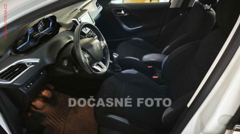 Peugeot 208 - hlavní fotka