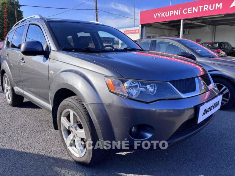 Mitsubishi Outlander - hlavní foto