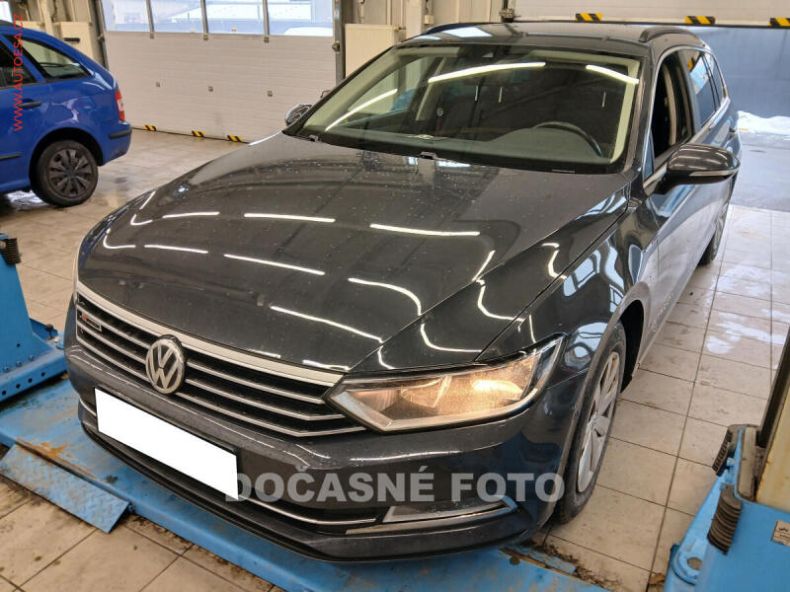 Volkswagen Passat - hlavní foto