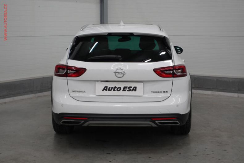 Opel Insignia - hlavní fotka