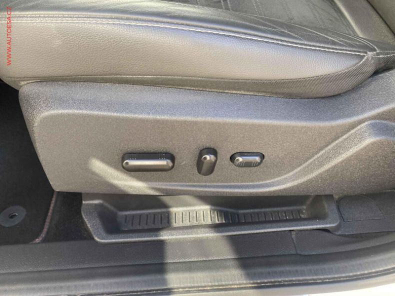 Ford Kuga - hlavní fotka