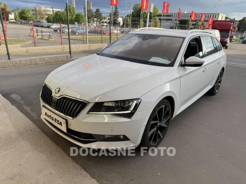 Škoda Superb - hlavní foto