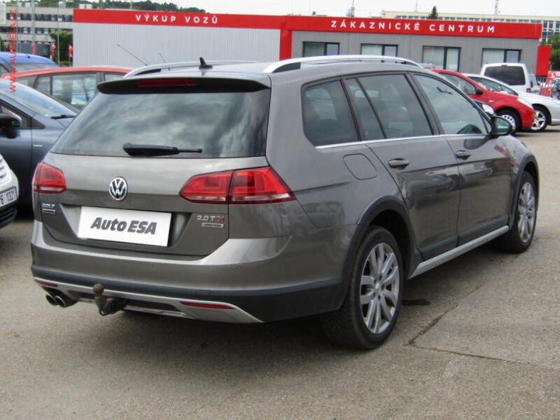 Volkswagen Golf - hlavní fotka