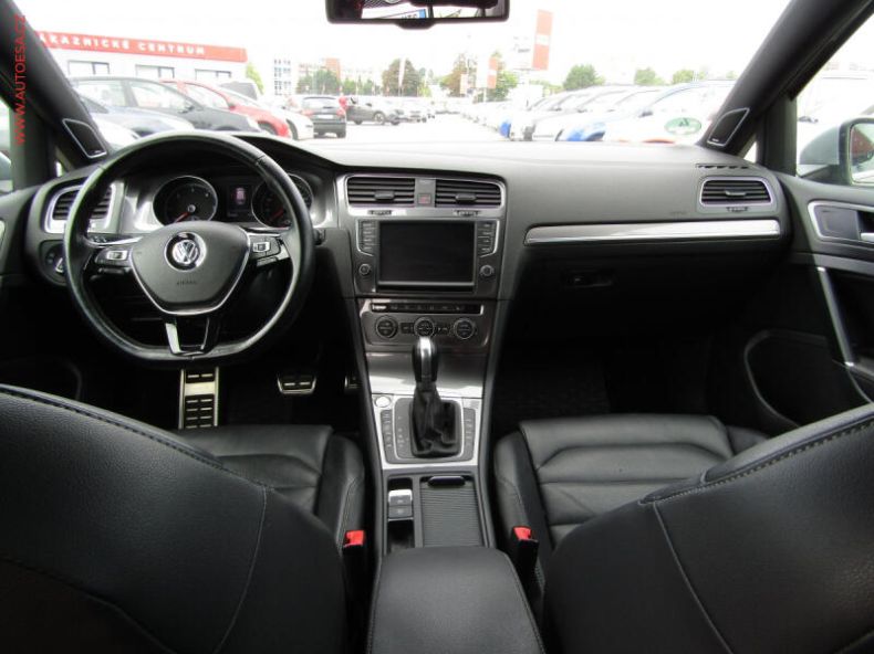 Volkswagen Golf - hlavní fotka