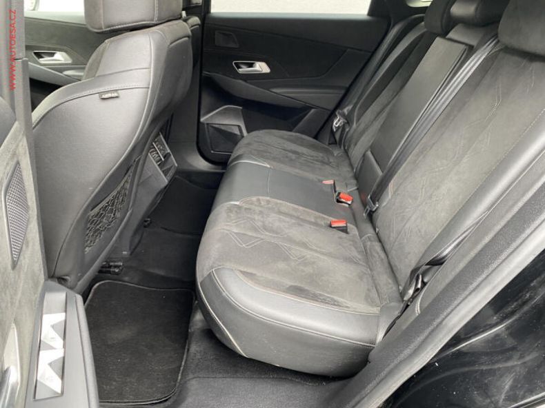 DS Automobiles DS7 Crossback - hlavní fotka