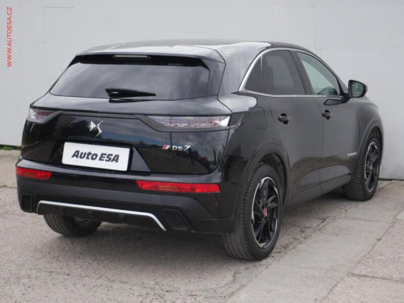 DS Automobiles DS7 Crossback - hlavní fotka