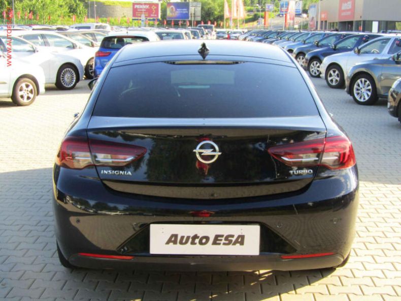 Opel Insignia - hlavní fotka