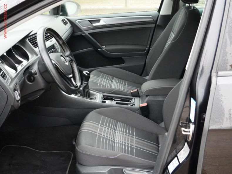 Volkswagen Golf - hlavní fotka