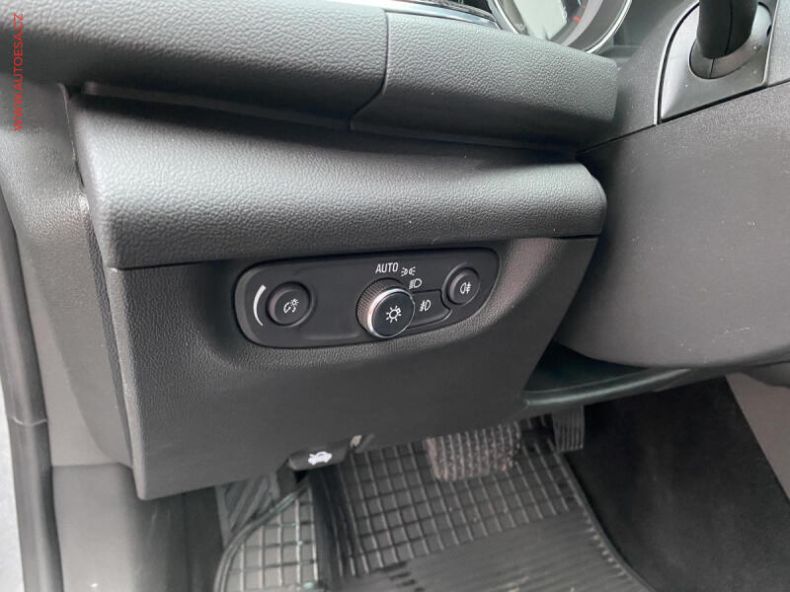 Opel Insignia - hlavní fotka