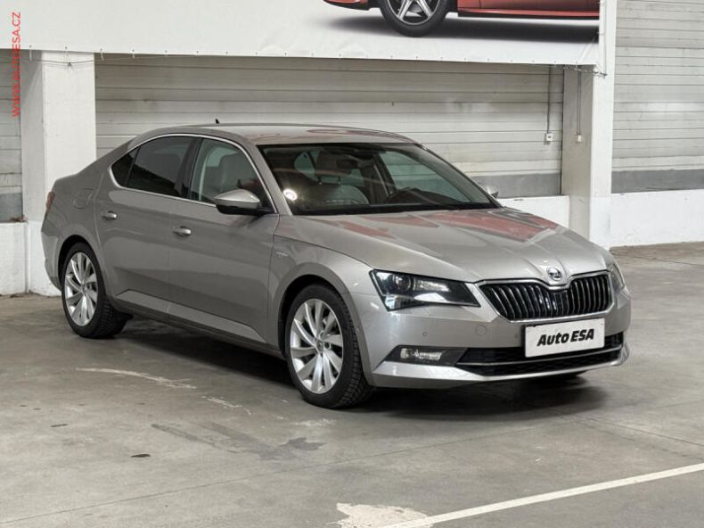 Škoda Superb - hlavní foto