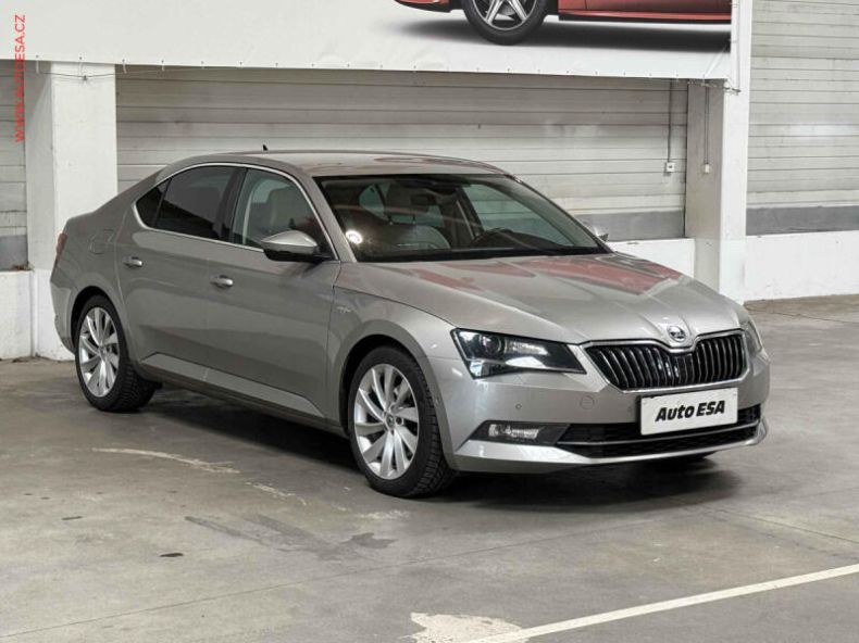 Škoda Superb - hlavní foto